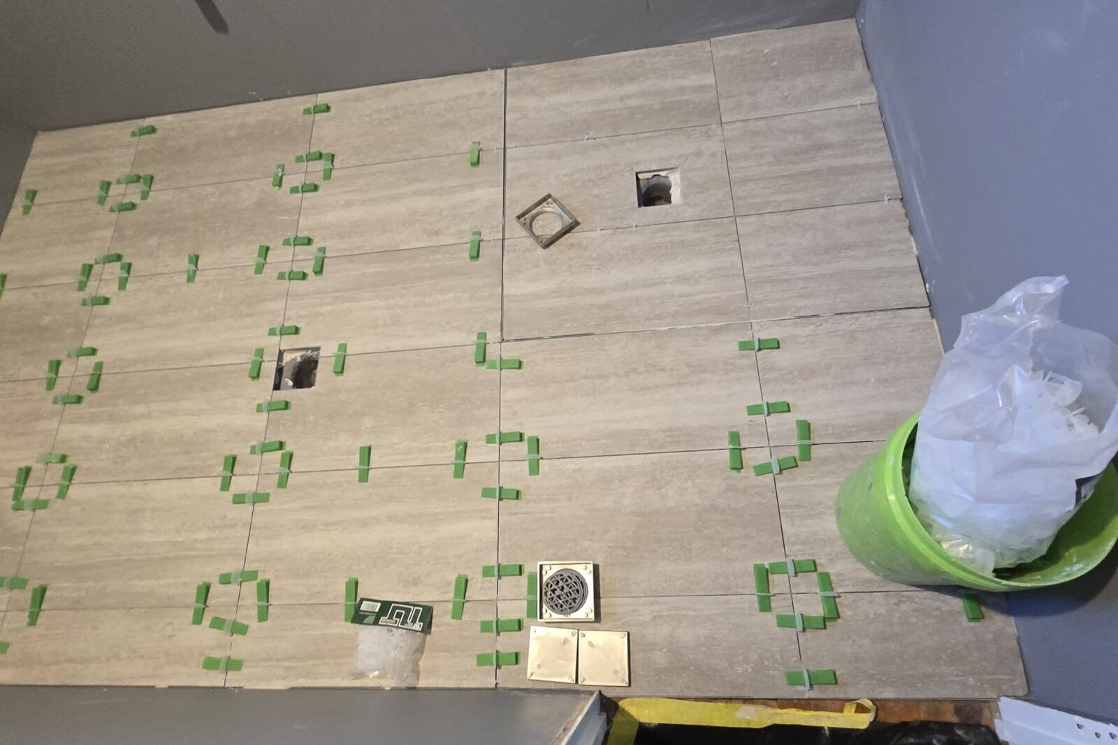 Bathroom wall tiles set in a straight pattern with 1.5mm self-levelling spacers